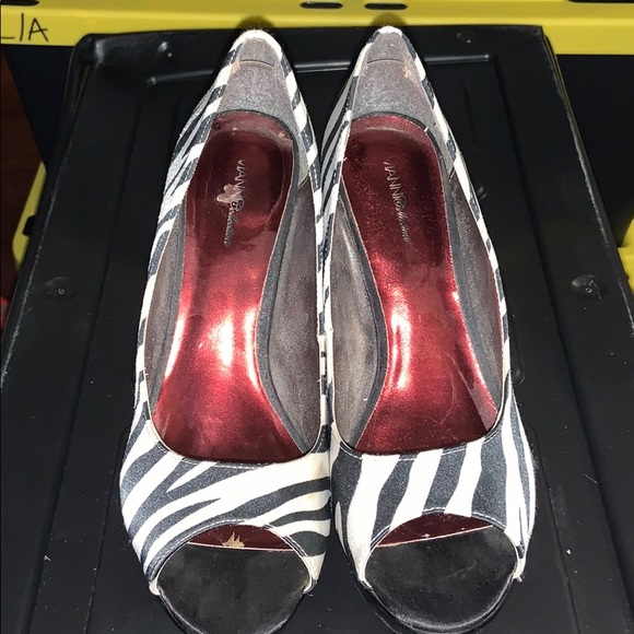 Peep toe pumps - Picture 3 of 3